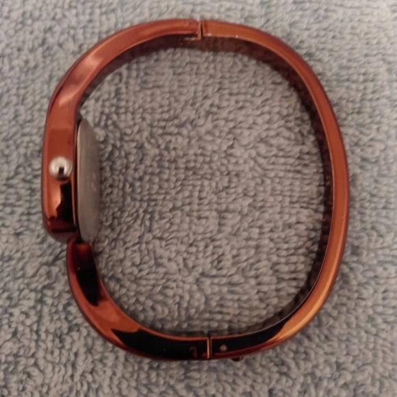 Quartz Women's Watch - Picture 2 of 5